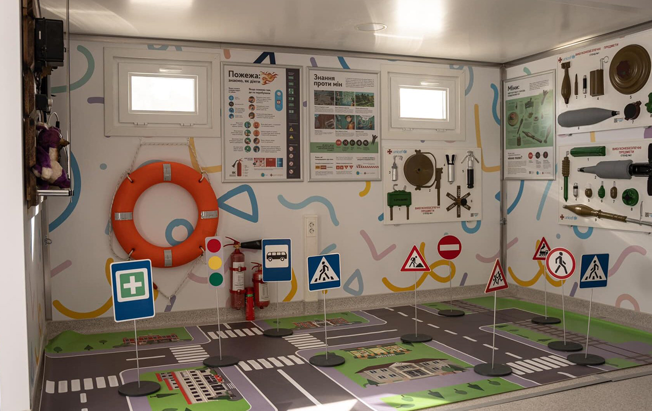 В Україні почали їздити мобільні класи безпеки для дітей: як вони виглядають та що в них є